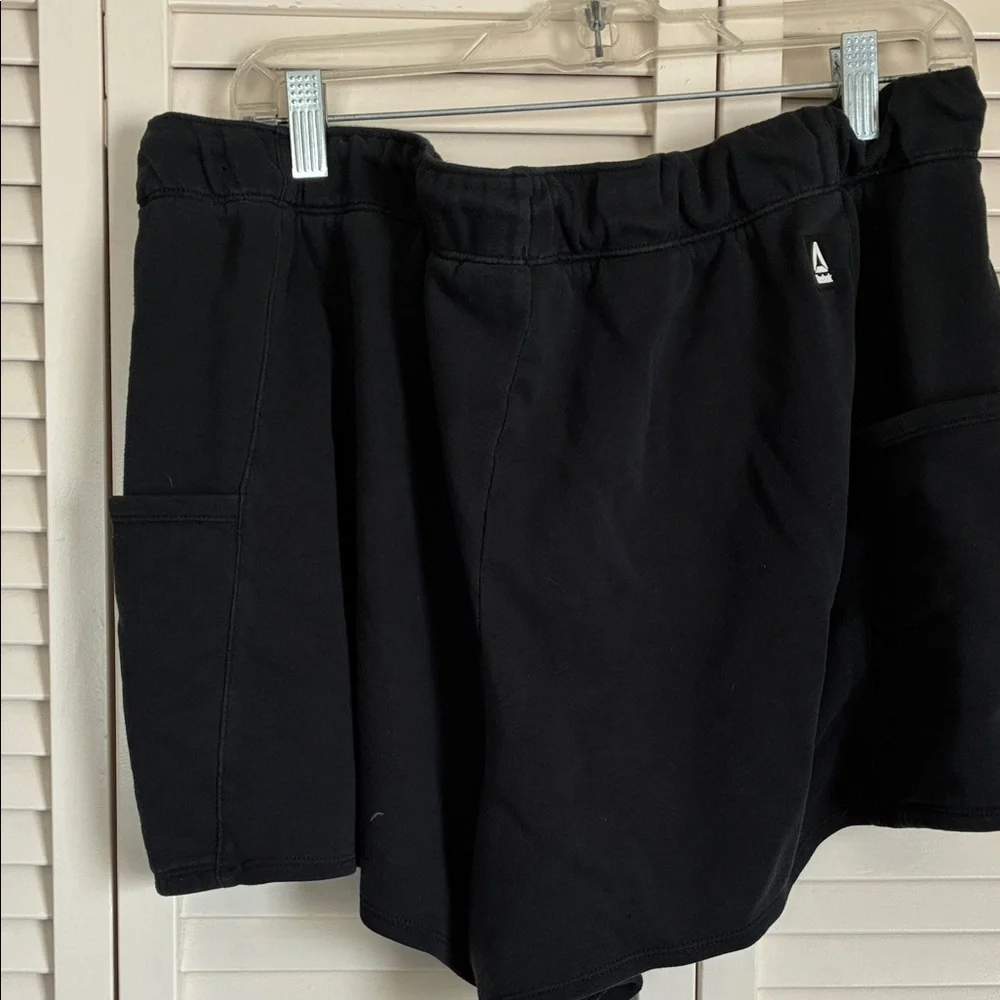 Reebok Women's Athletic Black Shorts w/ draw strip and two deep pockets (L)